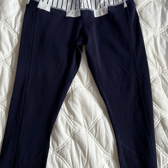 Lulu lemon Navy Leggings - Picture 3 of 6